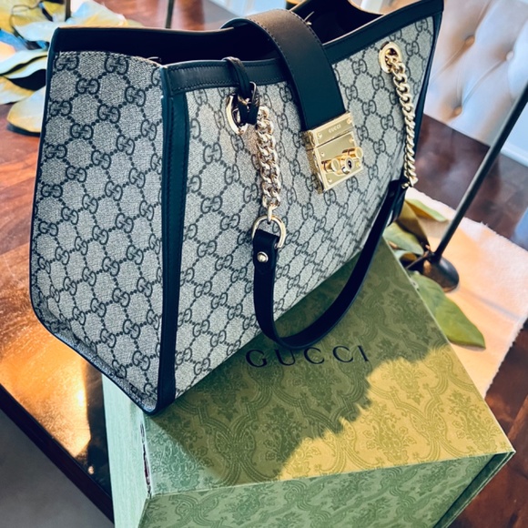 Gucci PADLOCK MEDIUM GG SHOULDER BAG - Picture 4 of 10